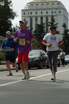 Bob Angus running in the 2012 Oakland Marathon